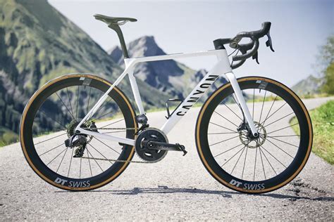 The new 2021 Canyon Ultimate road bike offers pure climbing speed! | Spark Bike