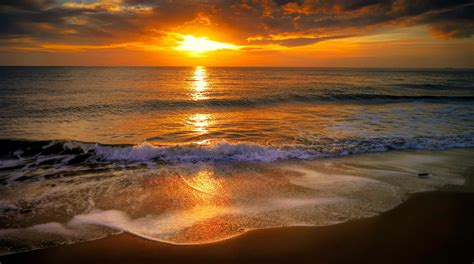 Ocean Waves during Sunset · Free Stock Photo