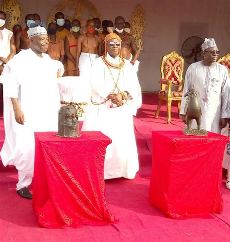 Jubilation As Oba Of Benin Receives Artefacts Looted During British ...