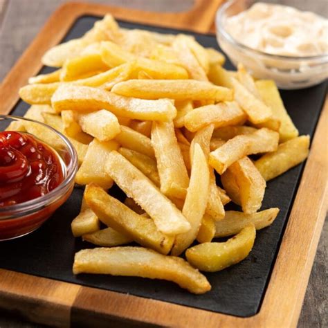 How to Reheat French Fries So They're Extra Crispy (Chef’s Guide)