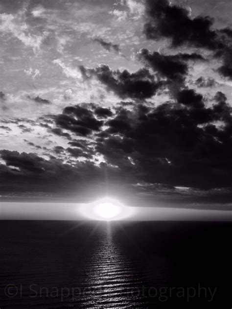 Black and white sunset by IsnappedPhotography on Etsy | Beach sunset images, Sunset photography ...