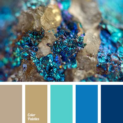 Sandy and brown create a contrast in combination with a bright blue and shades of dark blue ...