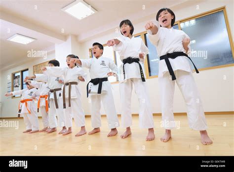 Japanese kids karate class Stock Photo - Alamy