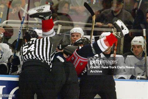 Chris Simon Hockey Photos and Premium High Res Pictures - Getty Images