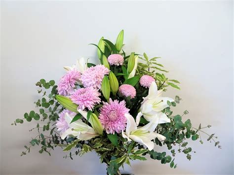 A Classic Chrysanthemum Bouquet for Mother's Day