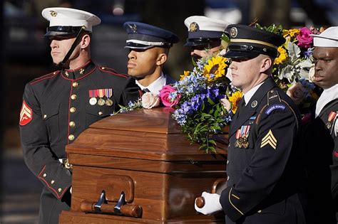 Crowds see Carter motorcade | The Arkansas Democrat-Gazette - Arkansas' Best News Source