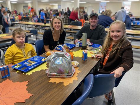 STANLEY ELEMENTARY HOLDS THANKSGIVING FEAST | Stanley Elementary School