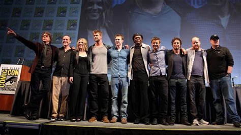 Full Avengers cast assembles on stage at Comic-Con