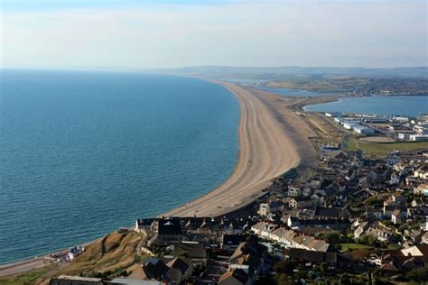 Chesil Beach © Oast House Archive cc-by-sa/2.0 :: Geograph Britain and Ireland