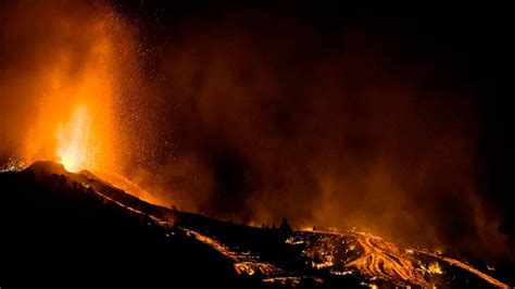 Volcano eruption, Haitian migrant caravan, Petito memorial: World in ...