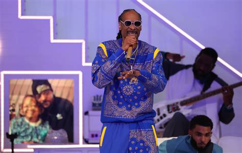 Snoop Dogg included a tribute to his late mother in Super Bowl performance