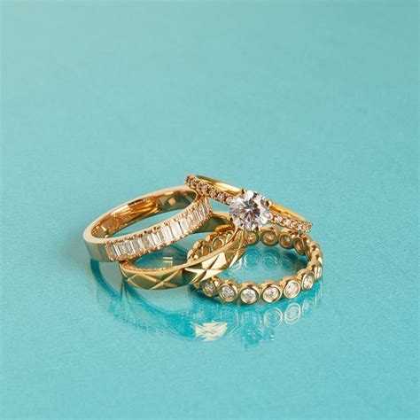 Pavé Round Solitaire Diamond Ring in Yellow, Rose or White Gold