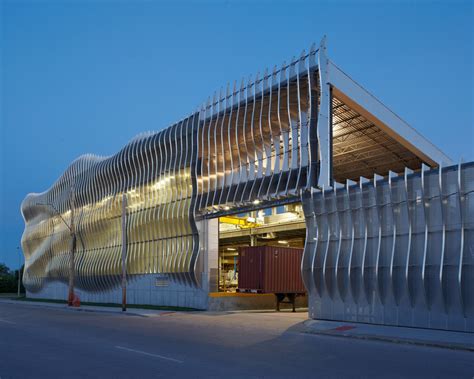 Zahner Factory Expansion / Crawford Architects | ArchDaily