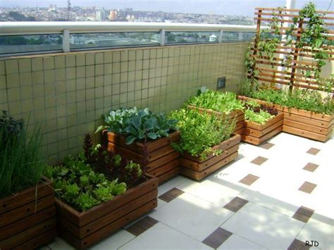 Huerta en el balcón | Huerto en casa, Huertos verticales, Jardin en balcon