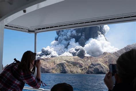 Inside the Catastrophic Eruption on Whakaari / White Island - InsideHook