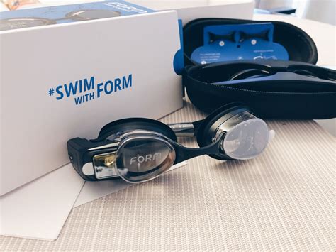 FORM SWIM GOGGLES - SPORTS, TECH