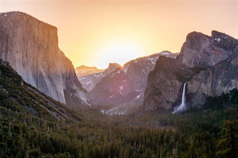 April Sunrise at Tunnel View : r/Yosemite