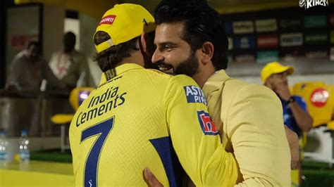 Grand Reunion! MS Dhoni Meets Suresh Raina, CSK Legends Share Warm Hug ...