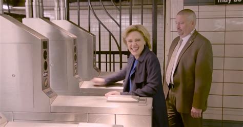 'SNL' Spoofs Hillary Clinton’s New York City Subway Swipes | TIME