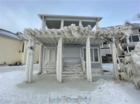 Ontario town left crystallized with ice after winter storm