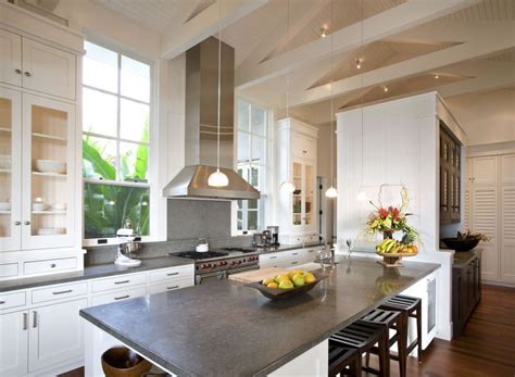 10 Stylish Kitchens With Limestone Countertops Kitchen No Uppers, Kitchens Without Upper ...