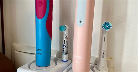 Oral B tandenborstelhouder voor stopcontact | Dutch Oral B Toothbrushholder for outlet socket by ...