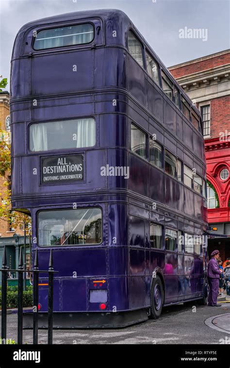 Purple bus hi-res stock photography and images - Alamy