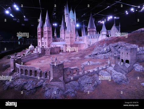 The Making of Harry Potter - Hogwarts Castle scale model media viewing ...