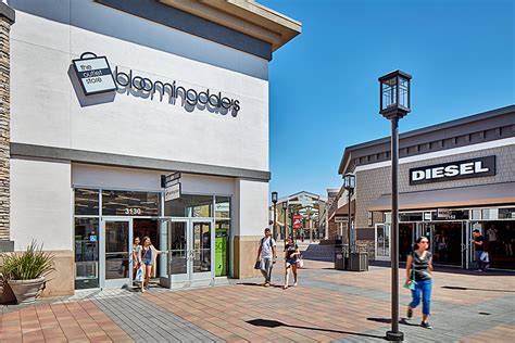 Livermore Premium Outlets (Paragon Outlets) - Outlet mall in California. Location & hours.