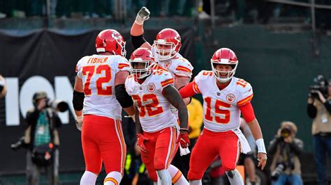 KC Chiefs vs Oakland Raiders NFL game recap, score, 12/2/18 | Kansas ...