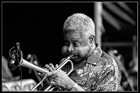 Dizzy Gillespie with his emblematic trumpet | Dizzy gillespie, Classic jazz, Jazz artists