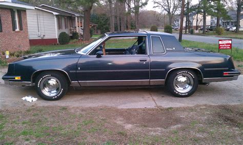 1985 Oldsmobile Cutlass Supreme - Information and photos - MOMENTcar