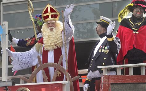 Intocht Sinterklaas: Zwarte Piet niet overal geroetveegd, wel in grote plaatsen, niet in kleine ...