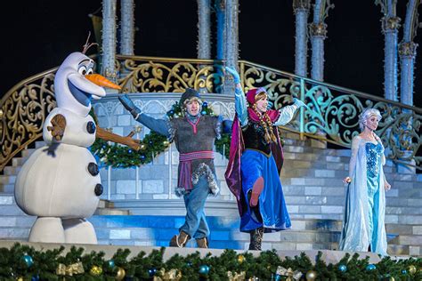 This Week in Disney Parks Photos: ‘A Frozen Holiday Wish’ Debuts at ...