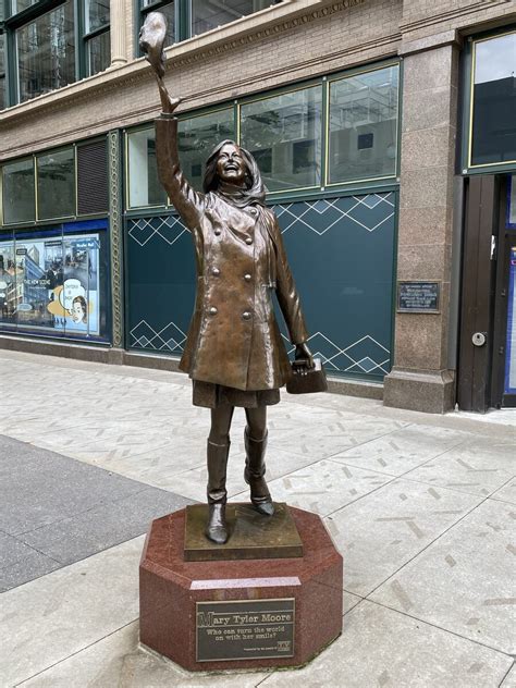 Mary Tyler Moore Statue – Minneapolis, Minnesota - Atlas Obscura