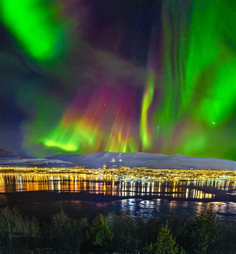 Akureyri Northern Lights Bright Red Green KP6 KP7 Aurora Borealis City ...