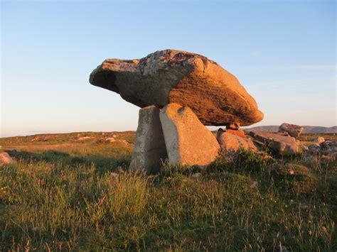 Kilclooney Dolmen, Kilclooney, County Donegal 3500BC - CURIOUS IRELAND