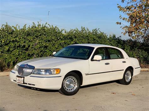 1999 Lincoln Town Car Executive 4dr Sedan In Anaheim CA - Auto Hub Inc.