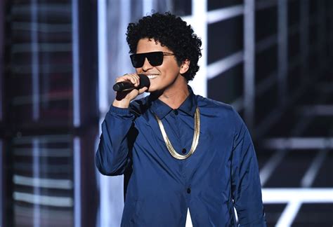 Bruno Mars Is Donating 24,000 Thanksgiving Meals To Hawaiian Families ...