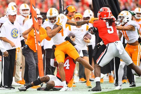 Trouble for No. 1? Fans react to slow offensive start for Tennessee vs ...