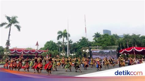 Semarak dan Khidmat Upacara Peringatan Hari Pahlawan di Surabaya