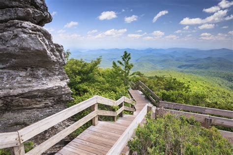17 Best Blue Ridge Parkway Hikes You Must Try - Southern Trippers