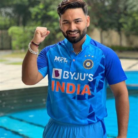 'How is Our New Jersey?': Rishabh Pant Asks Followers as he Flaunts the Newly-launched Crew I ...