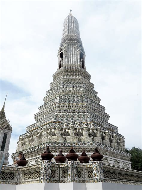 WAT ARUN : Temple of Dawn - ELIZABETHANNAH