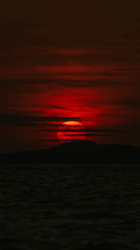 Red sunset in the dark night | Sunset wallpaper, Red sunset, Beautiful wallpapers backgrounds