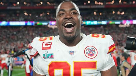 Chiefs star Chris Jones' interaction with Roger Goodell raises eyebrows ...