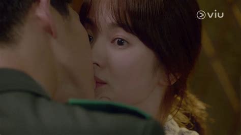 The Song Song Couple Kiss ("Descendants of the Sun" w/ Eng Subs) - YouTube