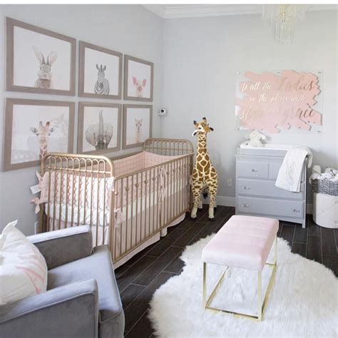 🎀👶🏻Fancy nursery inspiration👶🏻🎀Aqui podemos ayudarte a crear un look como este con nuestra ...