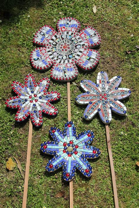 Rotorua Artist Janet Keen's Photography, Mosaics, Paintings & Writing: Mosaic flowers for the garden