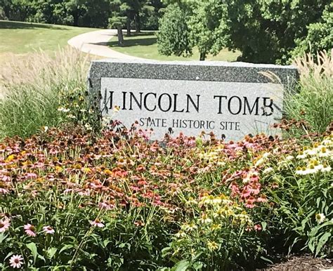 Visiting Lincoln’s Tomb – Love, Laughter, and Luggage